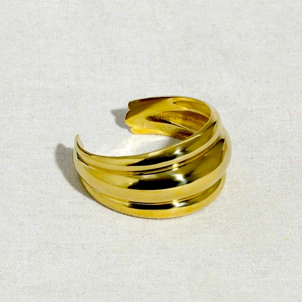 LILI CLASPE TRIPLE BANDED DOME CUFF